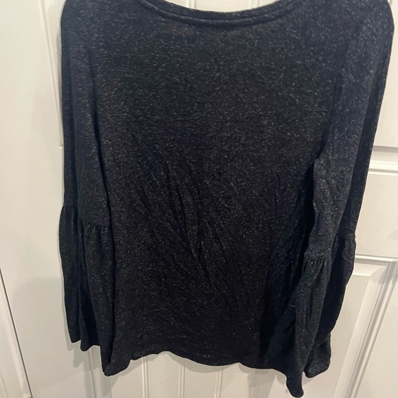 Simply Vera Small SOFT gray/Black heathered Top Pearl Details flare sleeves - Picture 6 of 9